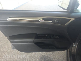 2014 Ford Fusion Hybrid SE – miniatura 9