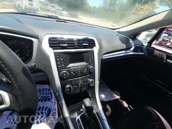 2014 Ford Fusion SE – miniatura 10