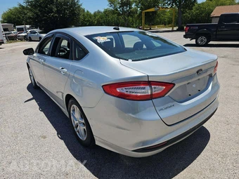 2014 Ford Fusion SE – miniatura 2