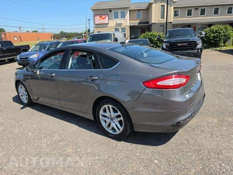 2014 Ford Fusion SE – miniatura 2