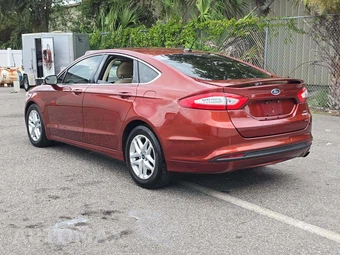 2014 Ford Fusion SE – miniatura 2