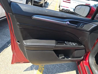 2014 Ford Fusion Titanium – miniatura 9