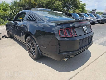 2014 Ford Mustang V6 Coupe - miniatura 2