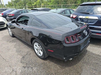 2014 Ford Mustang V6 Coupe – miniatura 2
