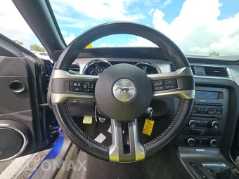 2014 Ford Mustang V6 Premium Coupe - miniatura 10