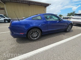 2014 Ford Mustang V6 Premium Coupe - miniatura 4