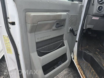 2014 Ford Super Duty E-350 Commercial Cargo Van 138.0" WB - miniatura 9