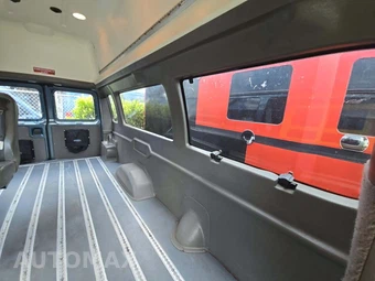 2014 Ford Super Duty E-350 Commercial Cargo Van 138.0" WB - miniatura 13