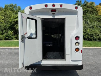 2014 Ford Super Duty E-350 Cutaway - miniatura 10