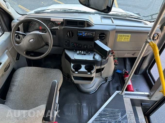 2014 Ford Super Duty E-350 Cutaway - miniatura 21