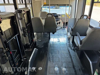 2014 Ford Super Duty E-350 Cutaway - miniatura 29
