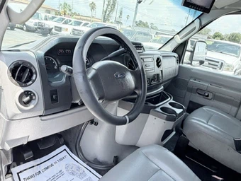2014 Ford Super Duty E-350 Cutaway - miniatura 16