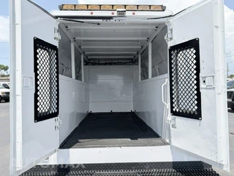 2014 Ford Super Duty E-350 Cutaway - miniatura 9