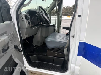 2014 Ford Super Duty E-350 Cutaway DRW - miniatura 17