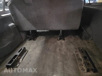 2014 Ford Super Duty E-350 Wagon XL 138.0" WB - miniatura 17