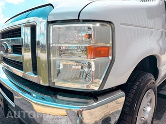 2014 Ford Super Duty E-350 Wagon XLT 138.0" WB - miniatura 11