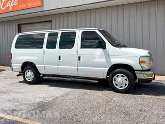 2014 Ford Super Duty E-350 Wagon XLT 138.0" WB - miniatura 14