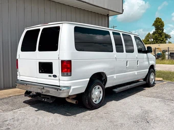 2014 Ford Super Duty E-350 Wagon XLT 138.0" WB - miniatura 18