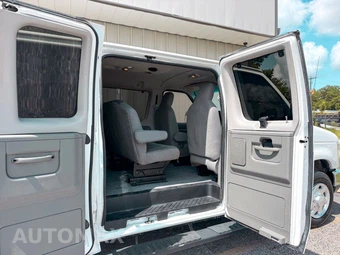 2014 Ford Super Duty E-350 Wagon XLT 138.0" WB - miniatura 19