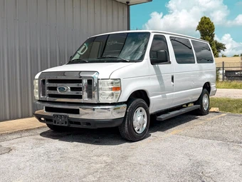 2014 Ford Super Duty E-350 Wagon XLT 138.0" WB - miniatura 2