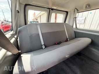 2014 Ford Super Duty E-350 Wagon XLT 138.0" WB - miniatura 20