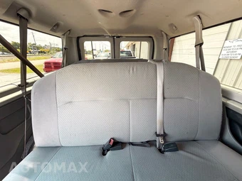 2014 Ford Super Duty E-350 Wagon XLT 138.0" WB - miniatura 22