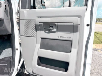 2014 Ford Super Duty E-350 Wagon XLT 138.0" WB - miniatura 28