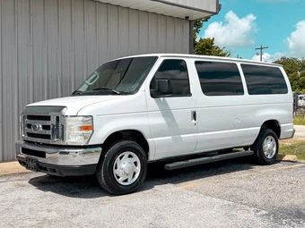 2014 Ford Super Duty E-350 Wagon XLT 138.0" WB - miniatura 3