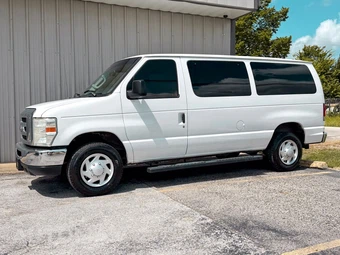 2014 Ford Super Duty E-350 Wagon XLT 138.0" WB - miniatura 4