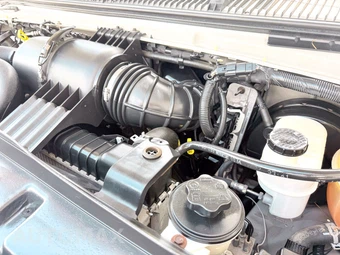 2014 Ford Super Duty E-350 Wagon XLT 138.0" WB - miniatura 55
