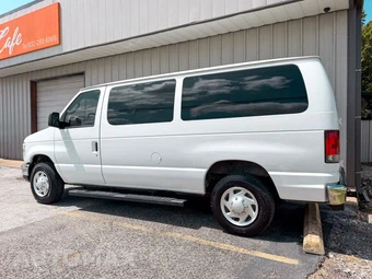 2014 Ford Super Duty E-350 Wagon XLT 138.0" WB - miniatura 8