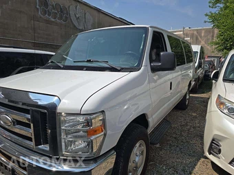 2014 Ford Super Duty E-350 Wagon XLT 138.0" WB