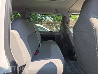 2014 Ford Super Duty E-350 Wagon XLT 138.0" WB – miniatura 17