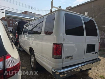 2014 Ford Super Duty E-350 Wagon XLT 138.0" WB – miniatura 2
