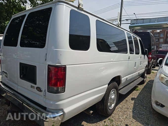 2014 Ford Super Duty E-350 Wagon XLT 138.0" WB – miniatura 3