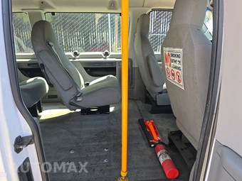2014 Ford Super Duty E-350 Wagon XLT 138.0" WB - miniatura 13