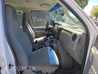 2014 Ford Super Duty E-350 Wagon XLT 138.0" WB - miniatura 8