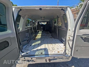 2014 Ford Super Duty E-350 Wagon XLT 138.0" WB – miniatura 14