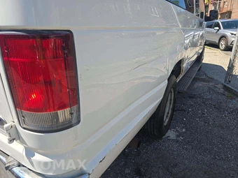 2014 Ford Super Duty E-350 Wagon XLT 138.0" WB – miniatura 30