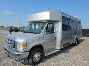 2014 Ford Super Duty E-450 Cutaway DRW