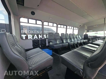 2014 Ford Super Duty E-450 Cutaway DRW - miniatura 14