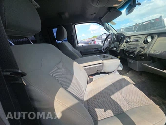 2014 Ford Super Duty F-350 Cab Chassis XL Extended Cab w/Rear Doors - miniatura 8
