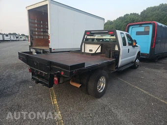 2014 Ford Super Duty F-350 Cab Chassis XL Extended Cab w/Rear Doors DRW - miniatura 4
