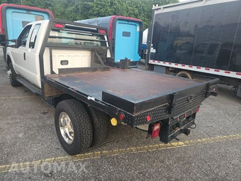 2014 Ford Super Duty F-350 Cab Chassis XL Extended Cab w/Rear Doors DRW - miniatura 6