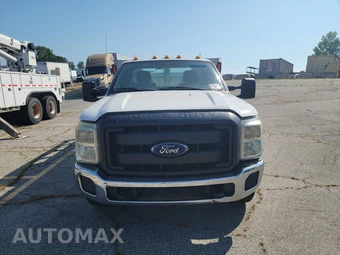 2014 Ford Super Duty F-350 Cab Chassis XL Regular Cab - miniatura 2