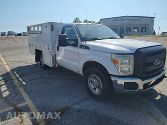 2014 Ford Super Duty F-350 Cab Chassis XL Regular Cab - miniatura 3