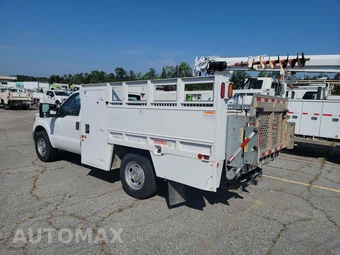 2014 Ford Super Duty F-350 Cab Chassis XL Regular Cab - miniatura 6