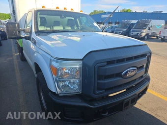 2014 Ford Super Duty F-350 Cab Chassis XL Regular Cab - miniatura 3