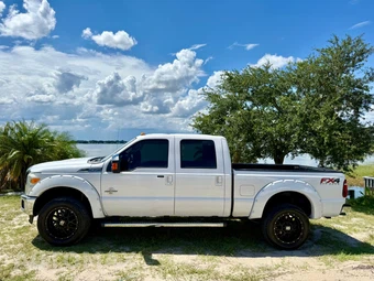 2014 Ford Super Duty F-350 Lariat Crew Cab Medium Bed - miniatura 3