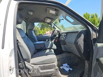 2014 Ford Super Duty F-450 Cab Chassis XL Regular Cab DRW - miniatura 12